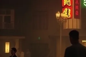 《城南旧号》封面，老巷门牌与停靠的自行车